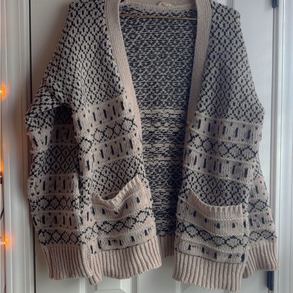 Geometric Patterned Cream and Black Cardigan Sweater